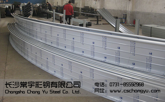 鋁鎂錳屋面板對Z型鋼連續(xù)檁條的約束作用